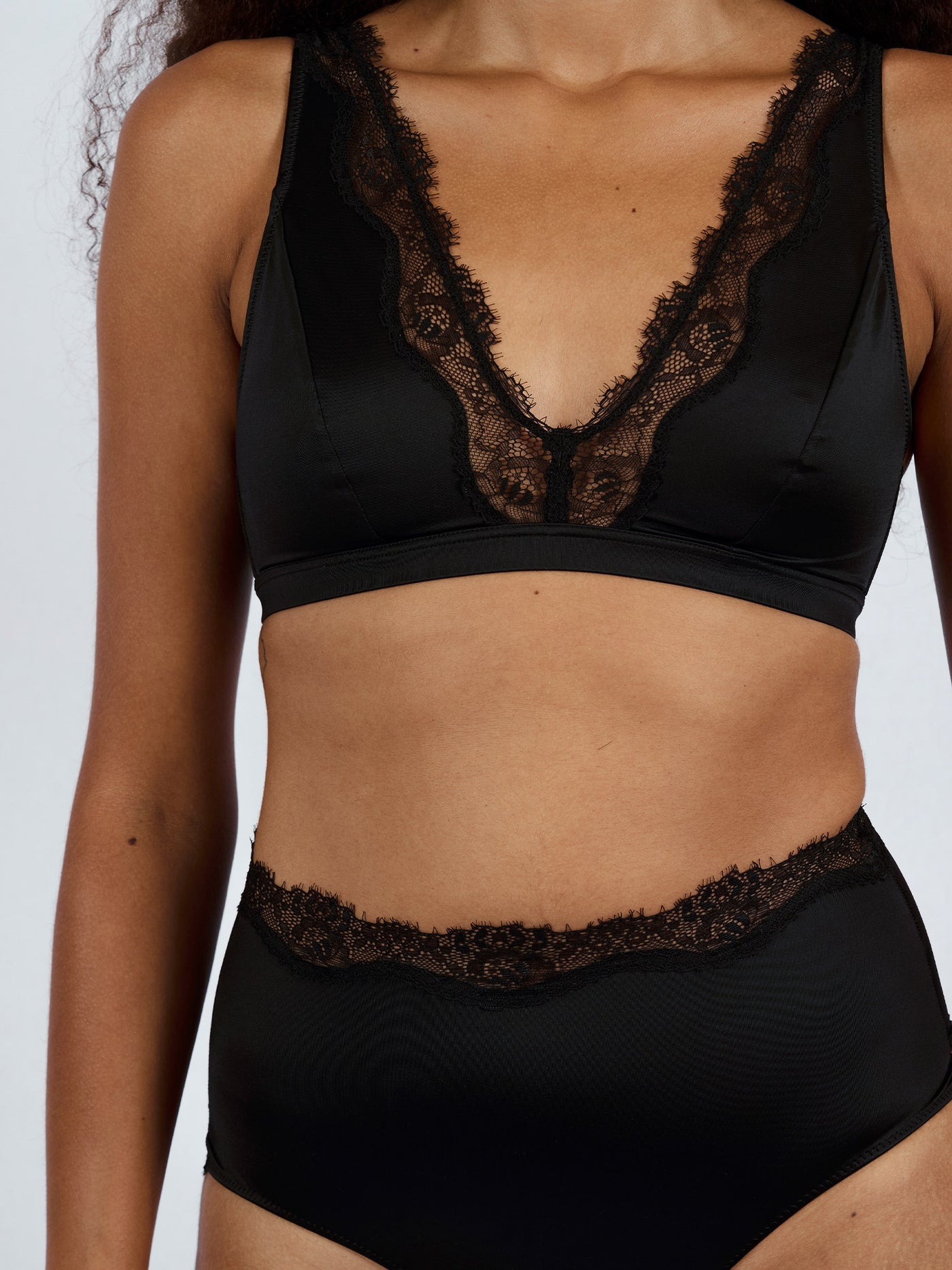 PRE-ORDER ERICA HIGH APEX BRA BLACK